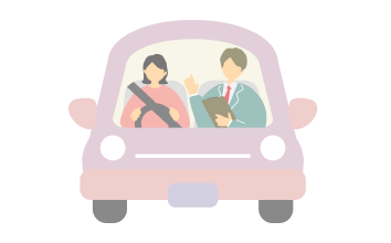 イラスト：女性が運転教習を受けている様子