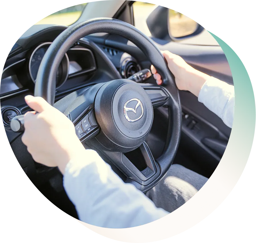 ハンドルを握っている手元の写真